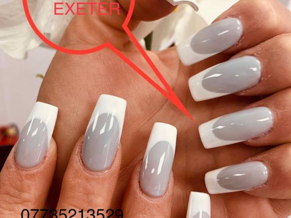 Deluxe Nails gallery