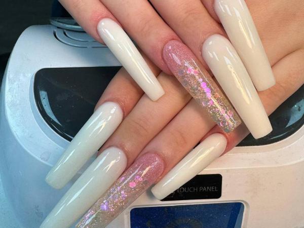 Deluxe Nails gallery