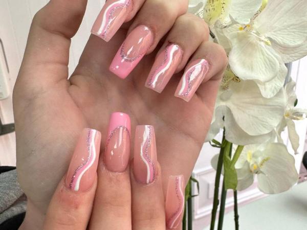 Deluxe Nails gallery