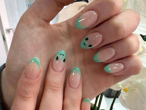 Deluxe Nails gallery
