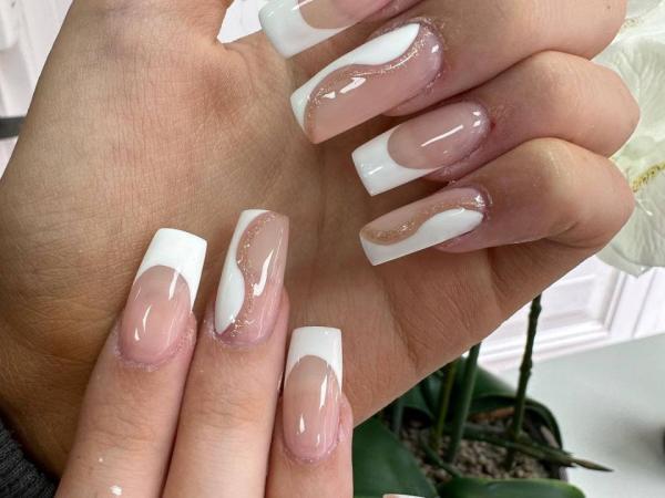 Deluxe Nails gallery