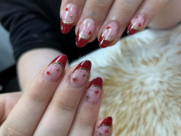 Deluxe Nails