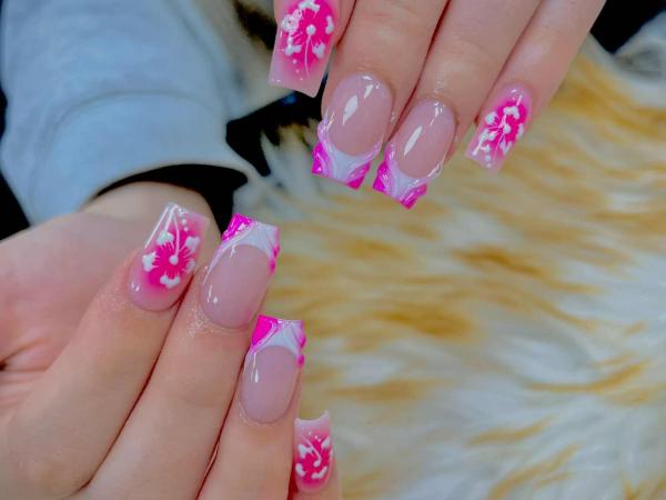 Deluxe Nails