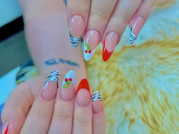 Deluxe Nails