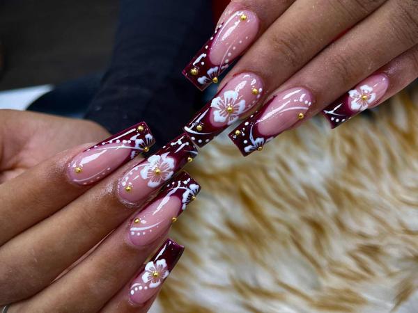 Deluxe Nails