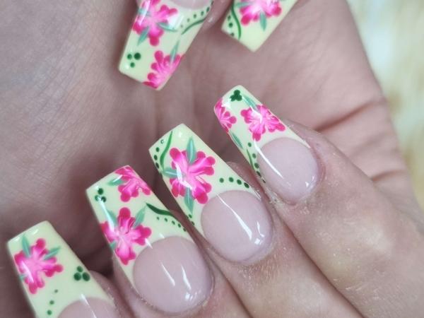 Deluxe Nails