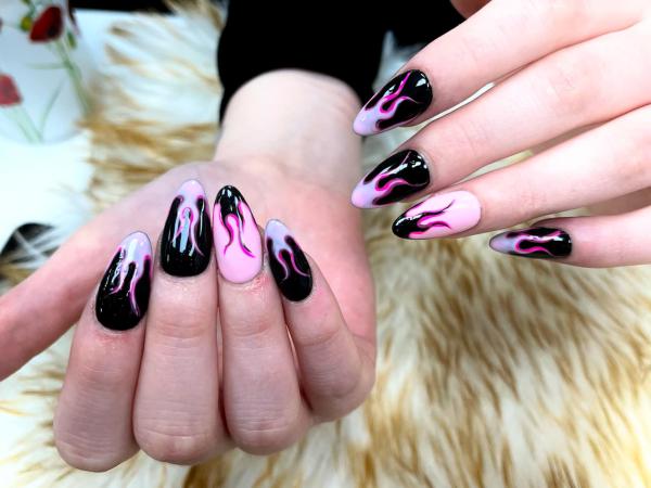 Deluxe Nails gallery