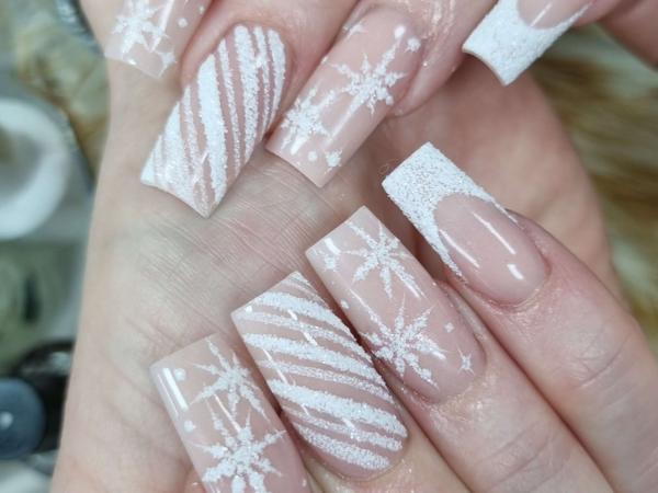 Deluxe Nails