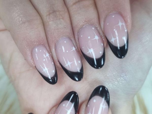 Deluxe Nails