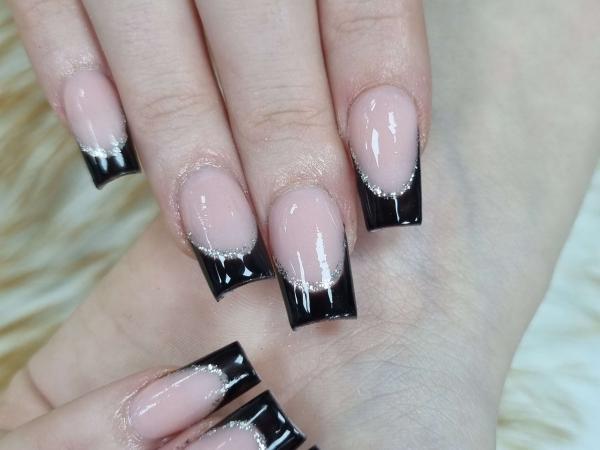 Deluxe Nails