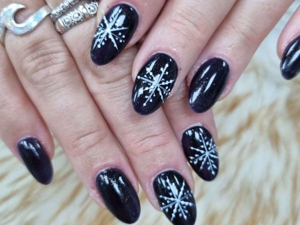 Deluxe Nails