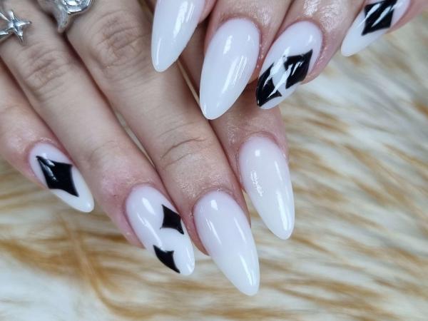 Deluxe Nails
