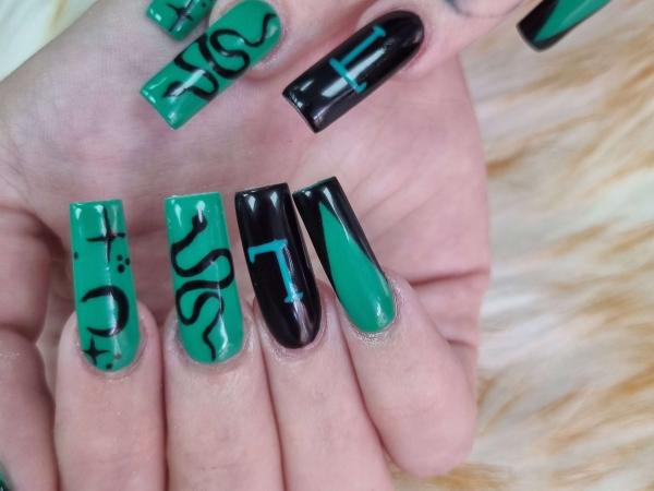 Deluxe Nails