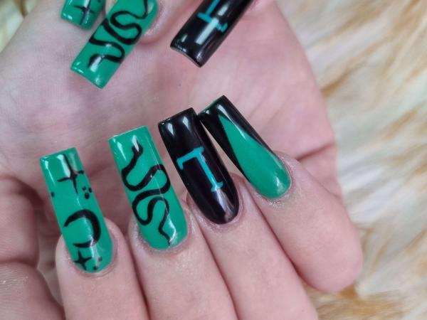 Deluxe Nails