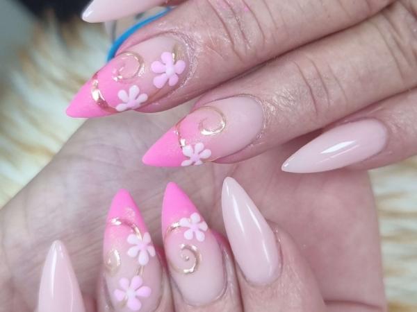 Deluxe Nails