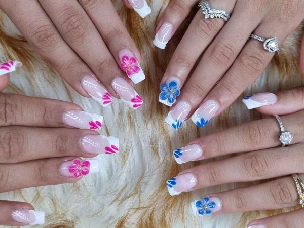 Deluxe Nails