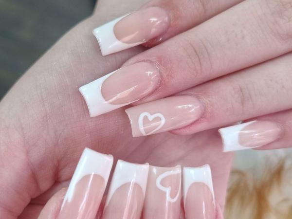 Deluxe Nails