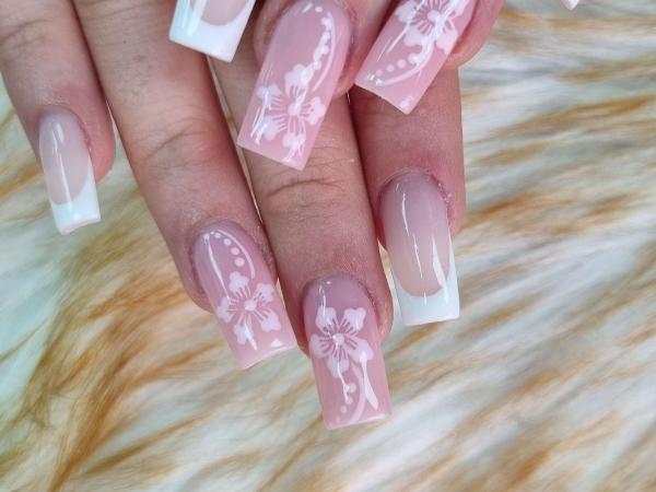 Deluxe Nails
