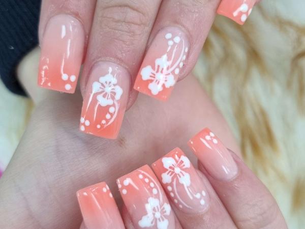 Deluxe Nails gallery