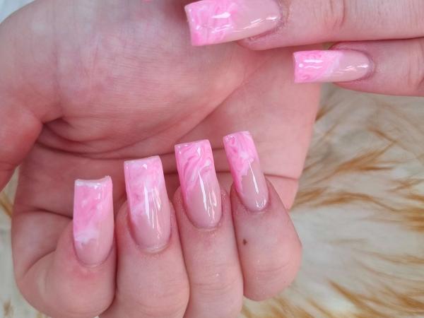 Deluxe Nails