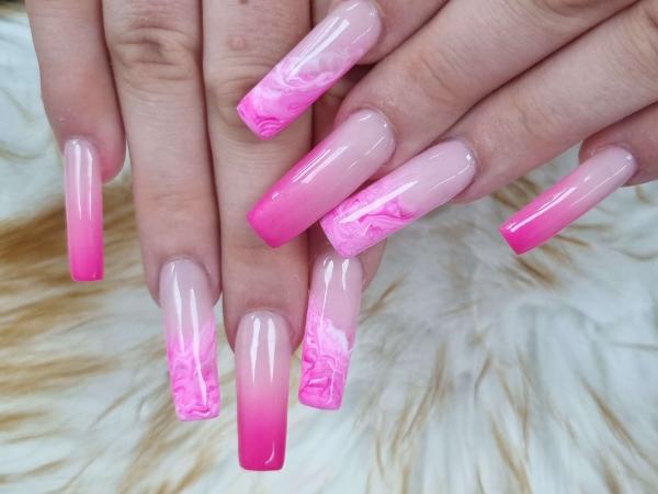Deluxe Nails
