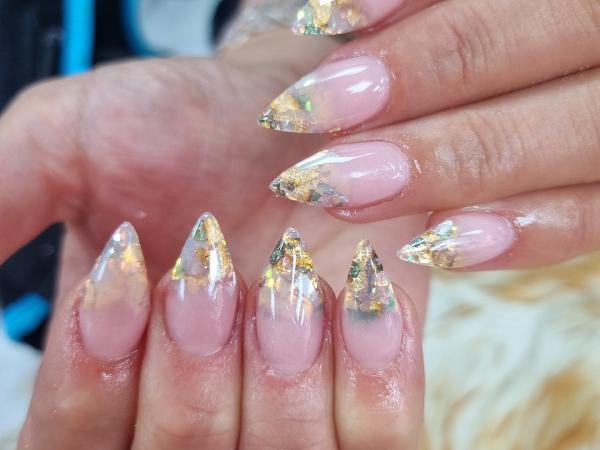 Deluxe Nails