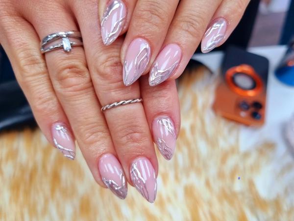 Deluxe Nails
