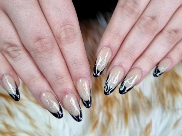 Deluxe Nails