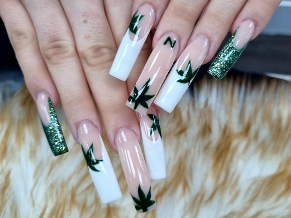 Deluxe Nails