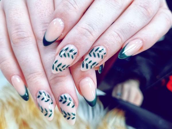 Deluxe Nails