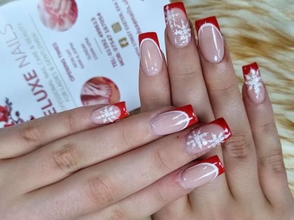 Deluxe Nails