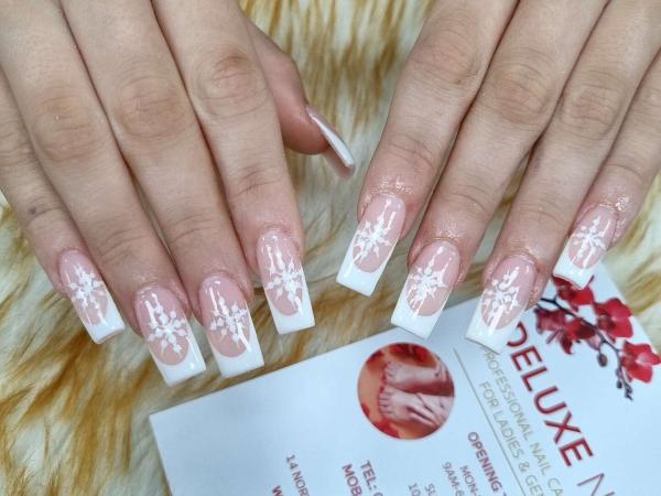 Deluxe Nails