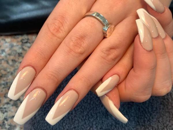 Deluxe Nails