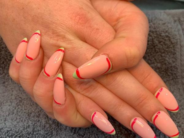 Deluxe Nails