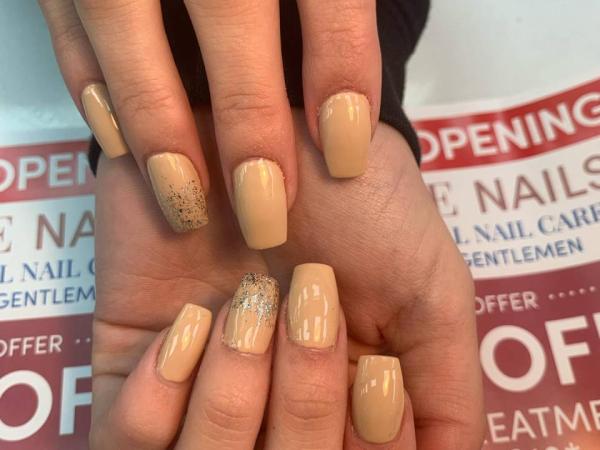 Deluxe Nails gallery