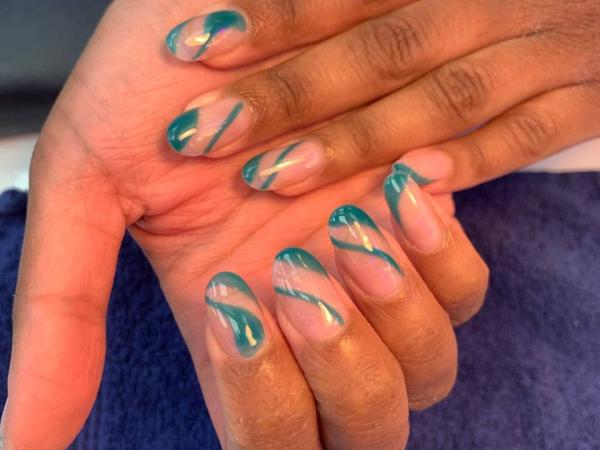 Deluxe Nails gallery