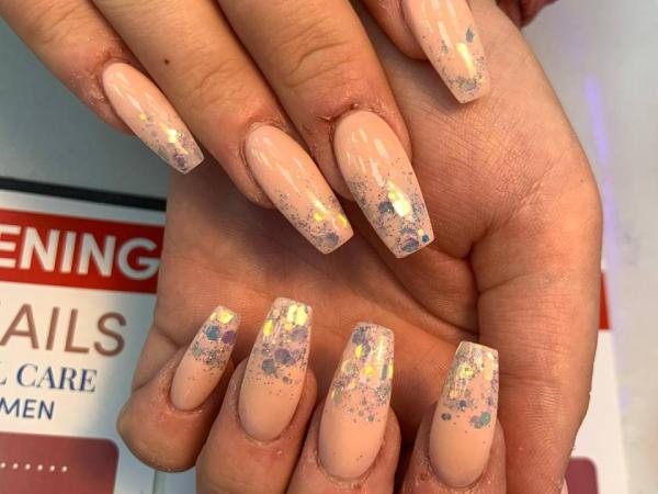 Deluxe Nails gallery