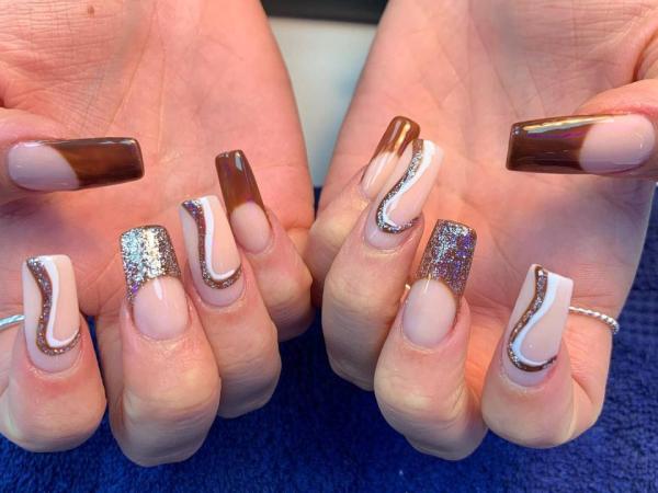 Deluxe Nails gallery