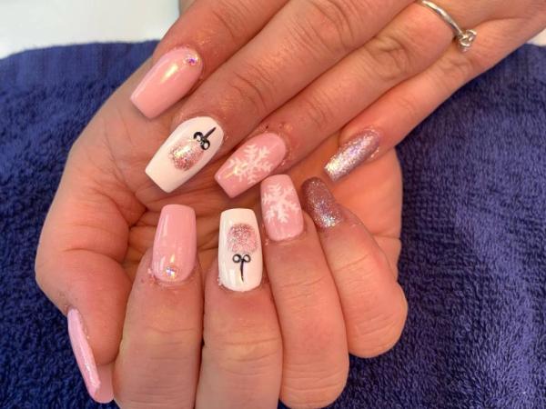Deluxe Nails gallery