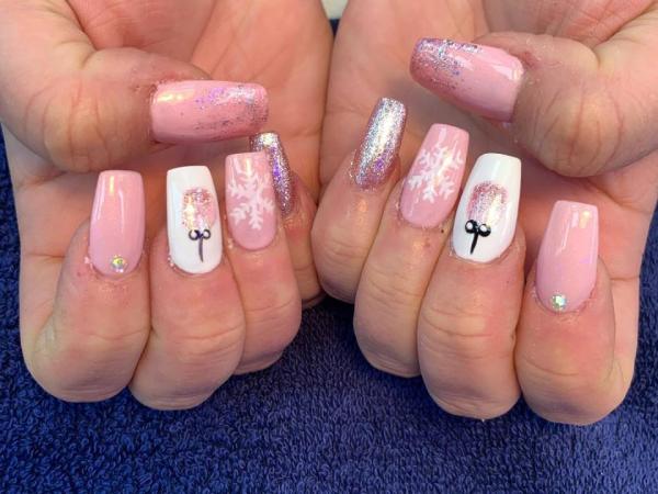 Deluxe Nails gallery