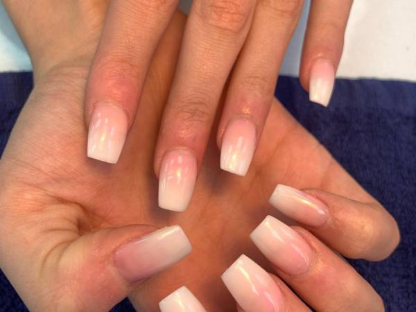 Deluxe Nails gallery