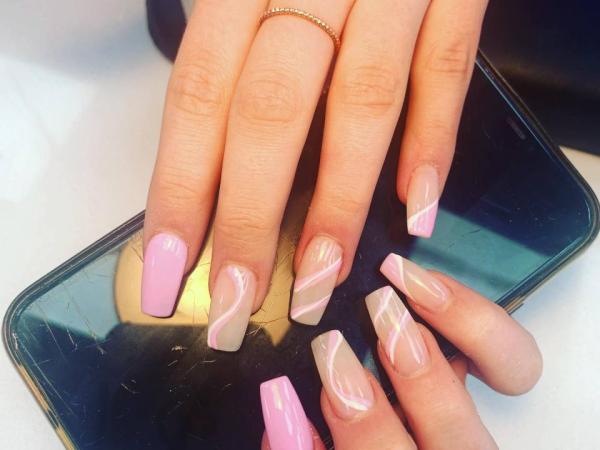 Deluxe Nails gallery