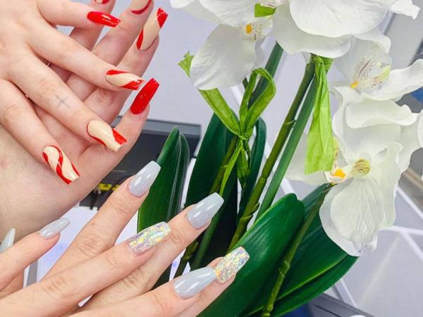 Deluxe Nails gallery