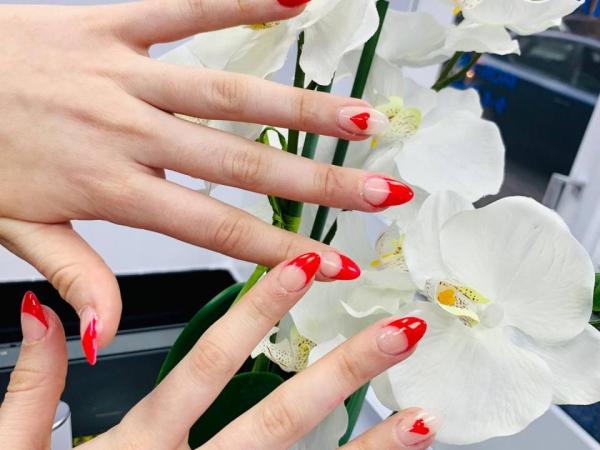 Deluxe Nails gallery
