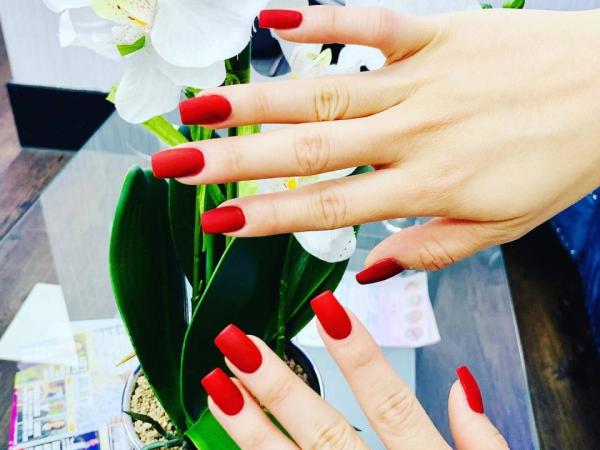 Deluxe Nails gallery
