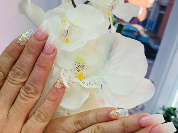Deluxe Nails gallery