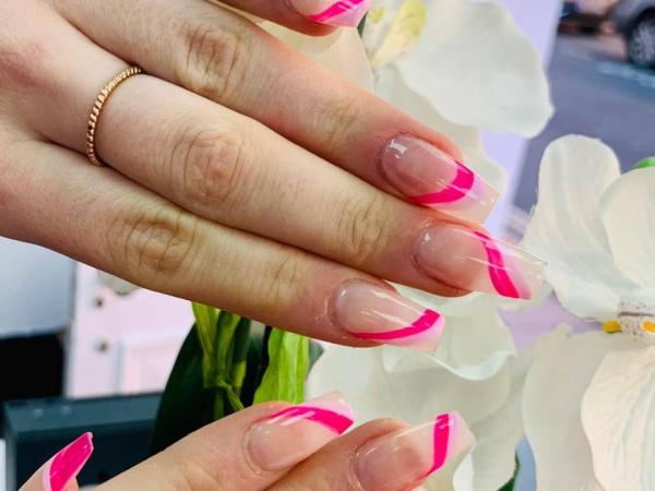 Deluxe Nails gallery