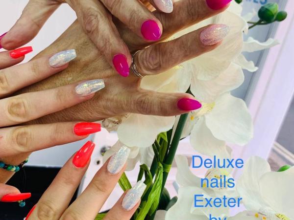 Deluxe Nails gallery