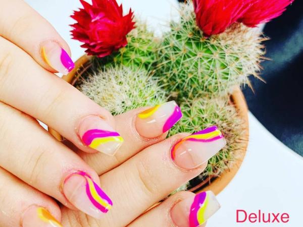 Deluxe Nails gallery