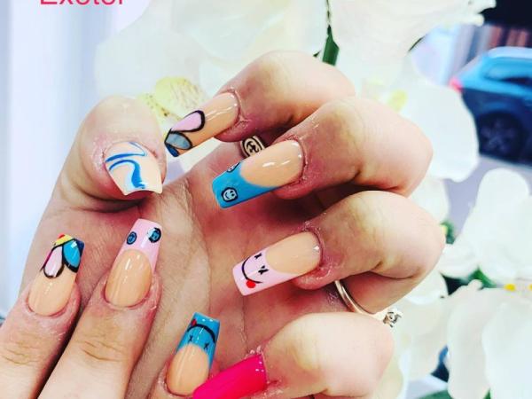 Deluxe Nails gallery
